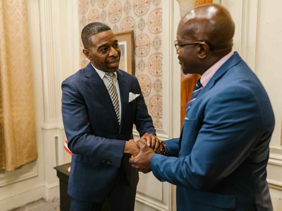 Estratégias de Linguagem Corporal que o colocarão em posição de&nbsp;vantagem